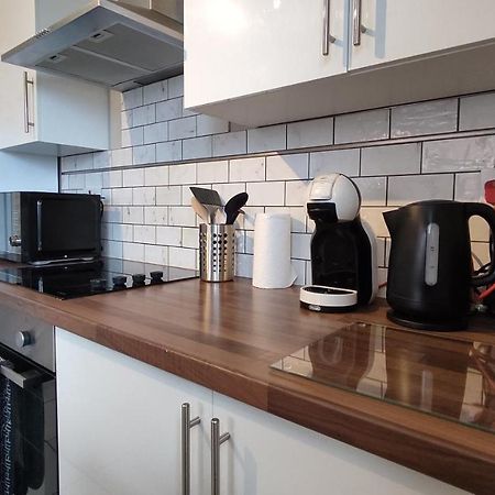 Modern 1-Bed Flat In Wigan Lejlighed Eksteriør billede