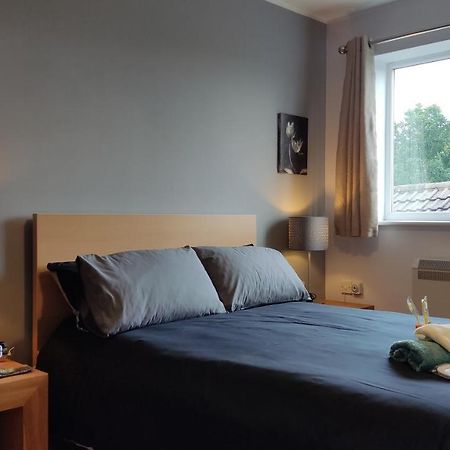 Modern 1-Bed Flat In Wigan Lejlighed Eksteriør billede