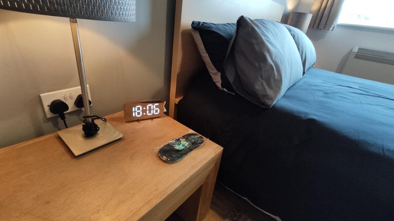Modern 1-Bed Flat In Wigan Lejlighed Eksteriør billede